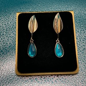 Leaf design turquoise tear drop earrings