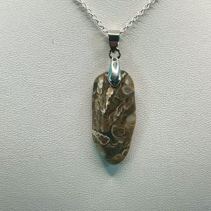 Polished agate necklace